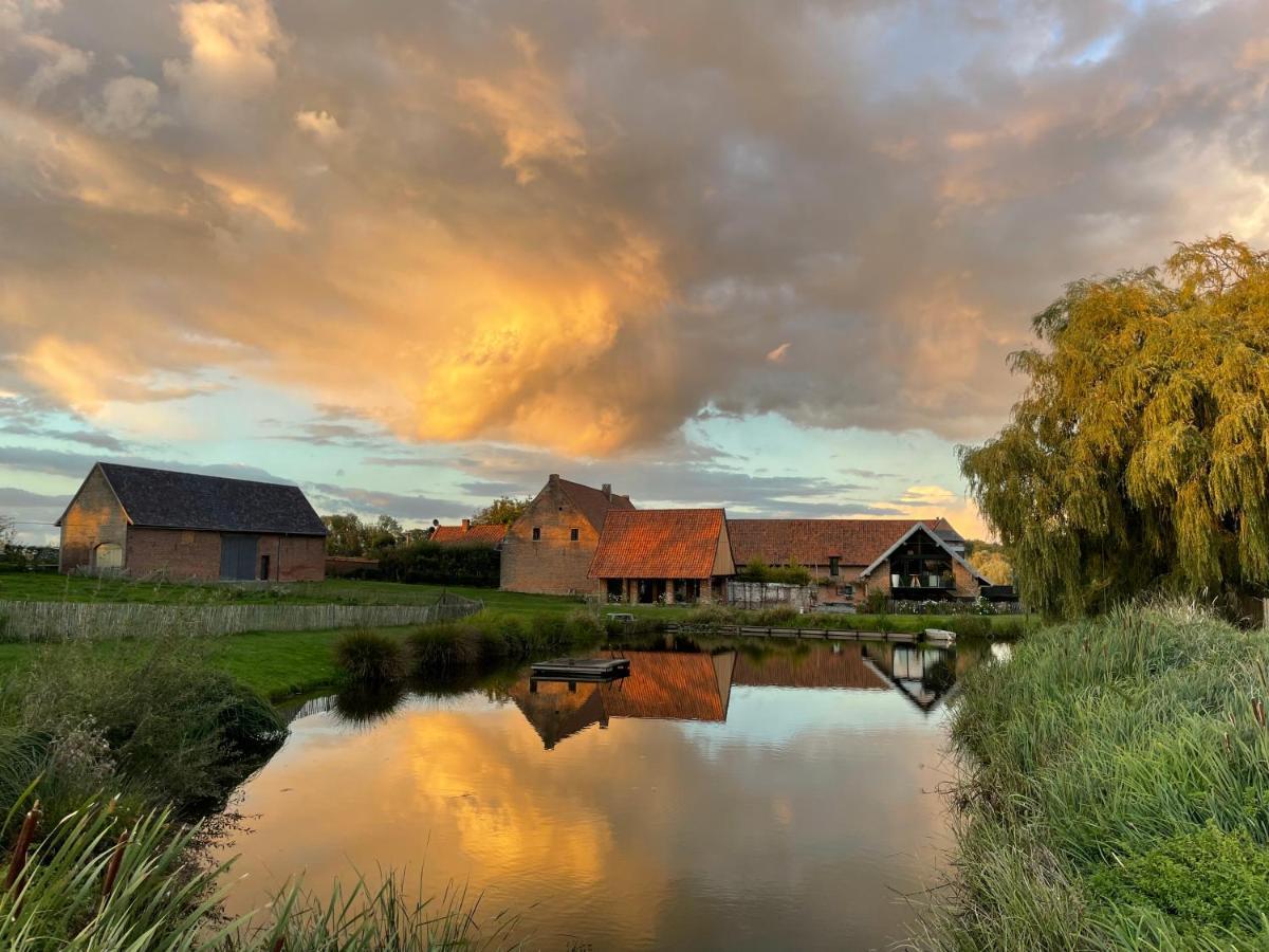 Gite De L'Etang Hotell Frasnes-lez-Anvaing Eksteriør bilde